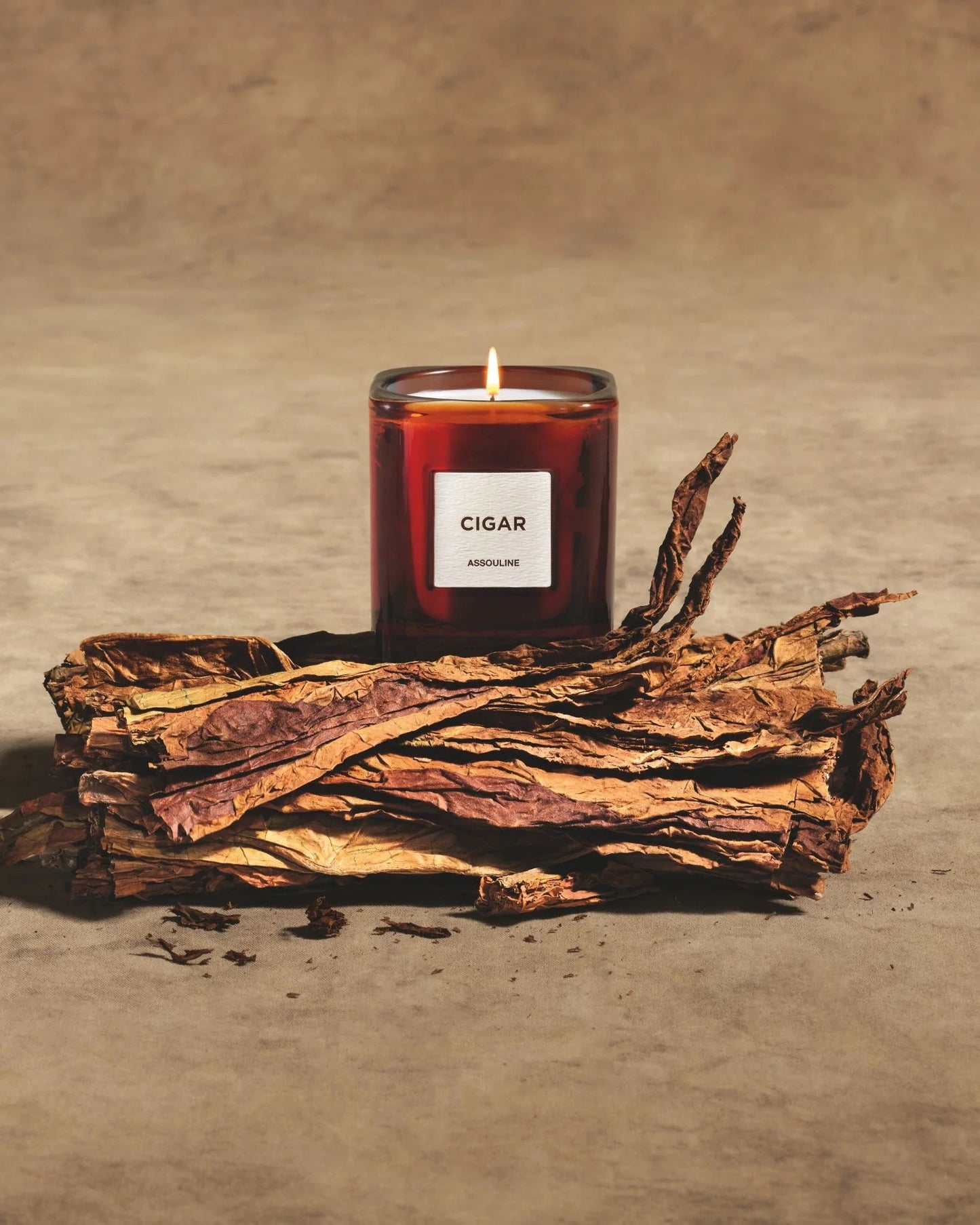Assouline | La bougie parfumée ''Cigar''
