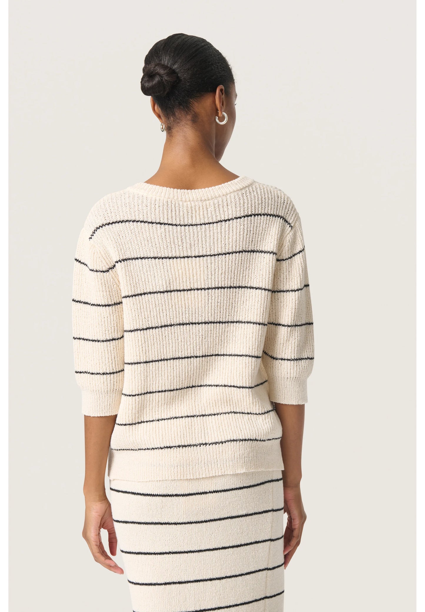 SOAKED IN LUXURY | Cardigan "WINTA" - Noir et blanc