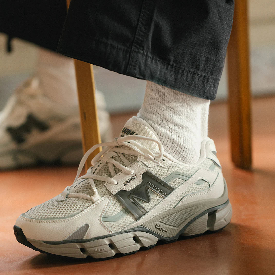 Karhu | baskets "Super Fulcrum" - Blanc de blanc / Gris