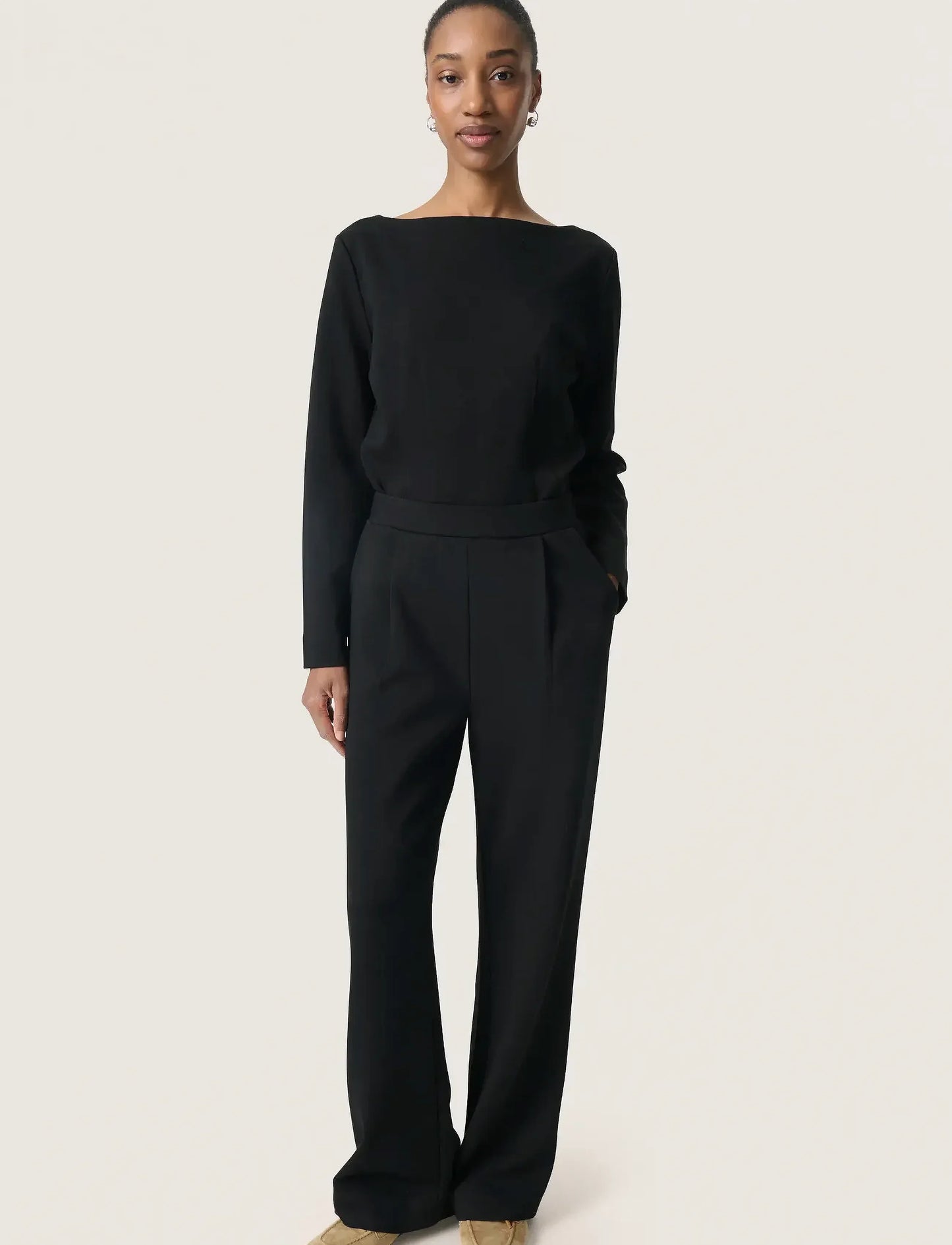 SOAKED IN LUXURY | Pantalon droit Marigold - Noir