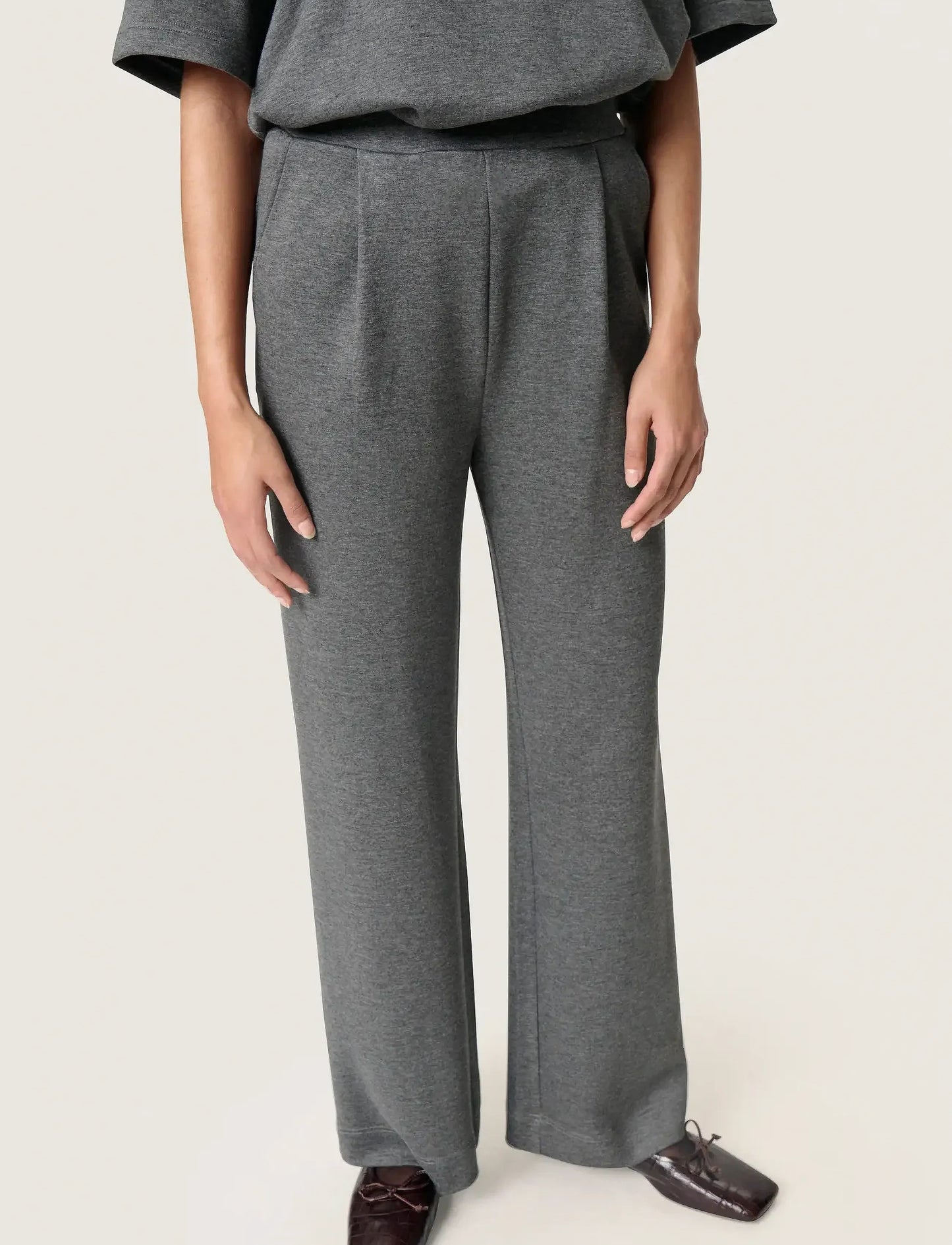 SOAKED IN LUXURY | Pantalon droit Marigold - Gris