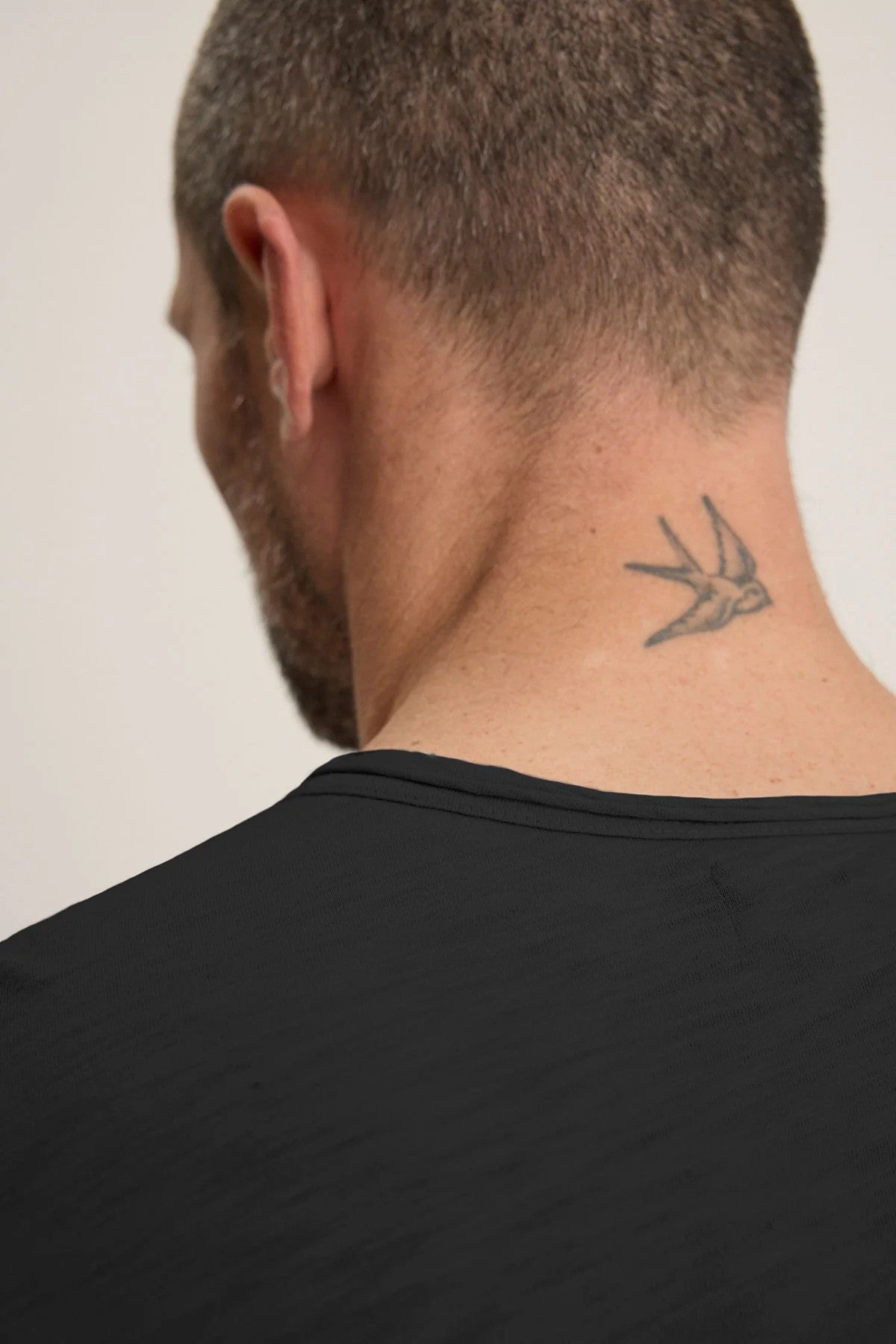 Velvet  |Le T-shirt Chad à poche en coton flammé - Noir