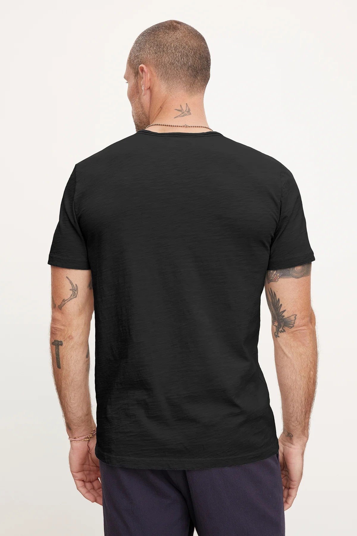 Velvet  |Le T-shirt Chad à poche en coton flammé - Noir