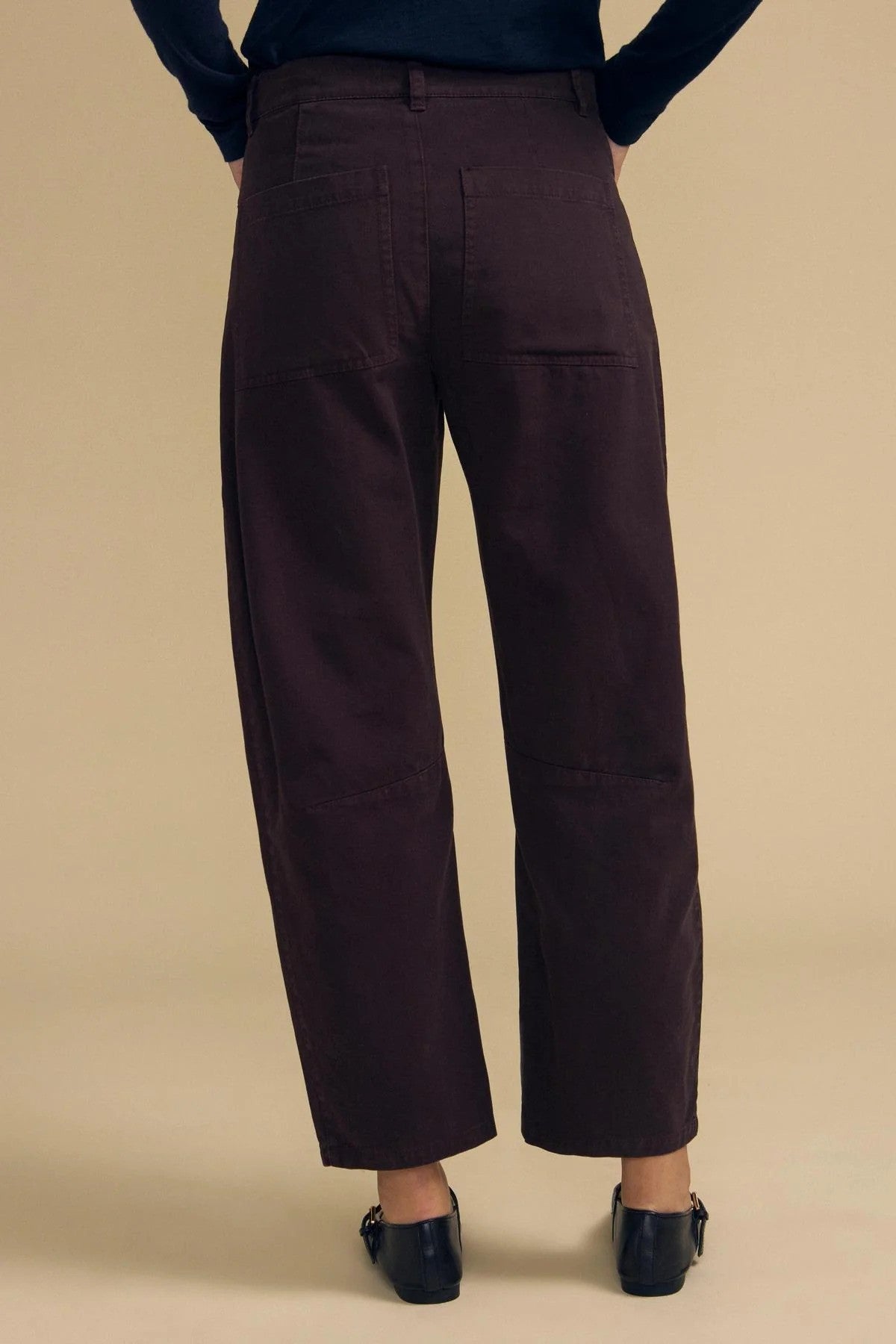 Velvet | Le pantalon barrel ''Brylie'' | Marron
