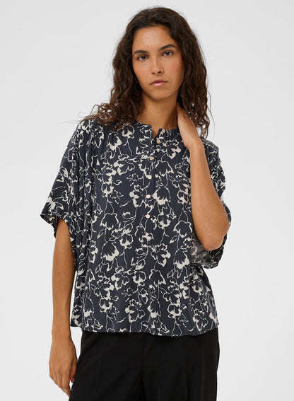 SOAKED IN LUXURY | Blouse 'Arjana'| Bleu marine