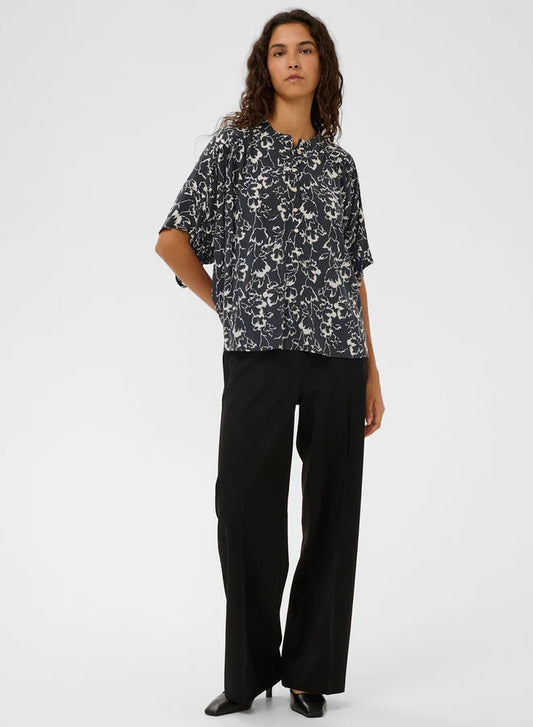 SOAKED IN LUXURY | Blouse 'Arjana'| Bleu marine