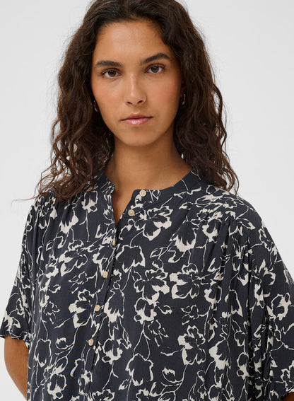 SOAKED IN LUXURY | Blouse 'Arjana'| Bleu marine