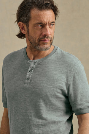 Velvet | t-shirt Henley "Jenkins" - Riptide