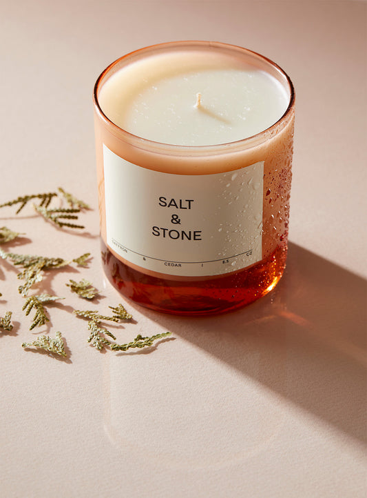 Salt & Stone - La bougie parfumée safran et cèdre