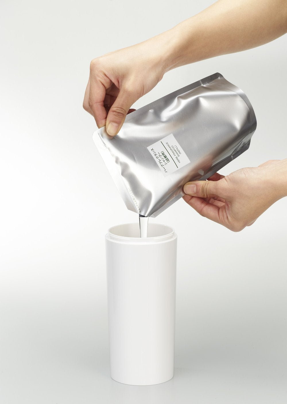 Yamazaki | Distributeur de gel douche - Plastique blanc