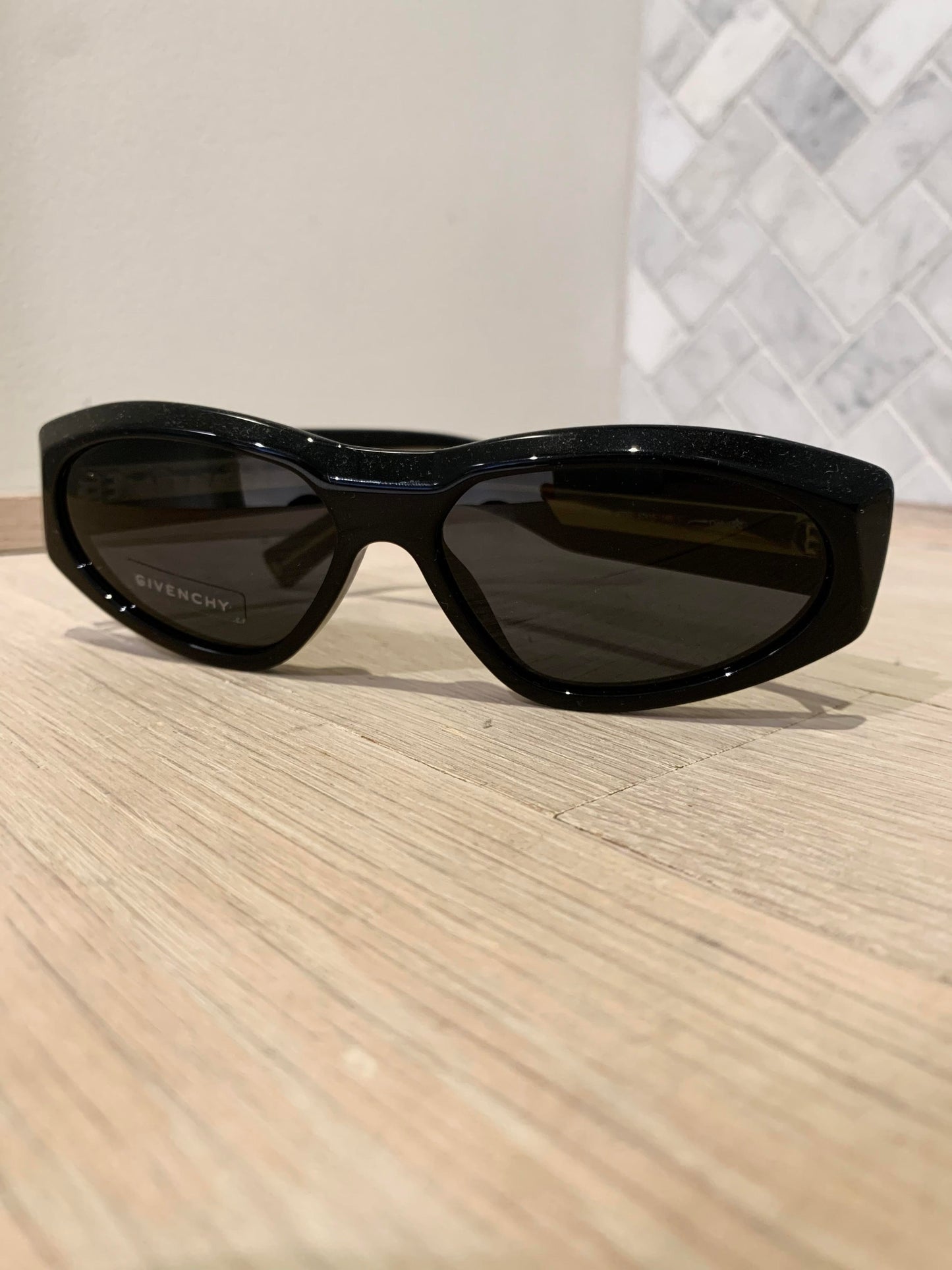 GIVENCHY- LUNETTES DE SOLEIL - RECTANGLE (2 COULEURS)
