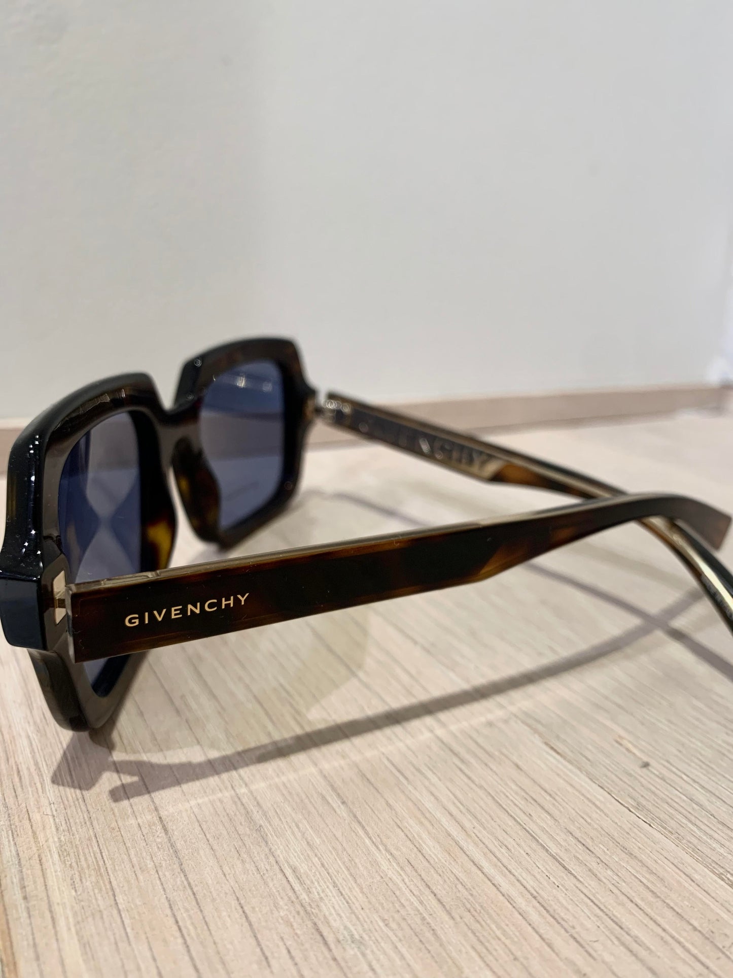 GIVENCHY - SUNGLASSES - SQUARE (3 COLORS)